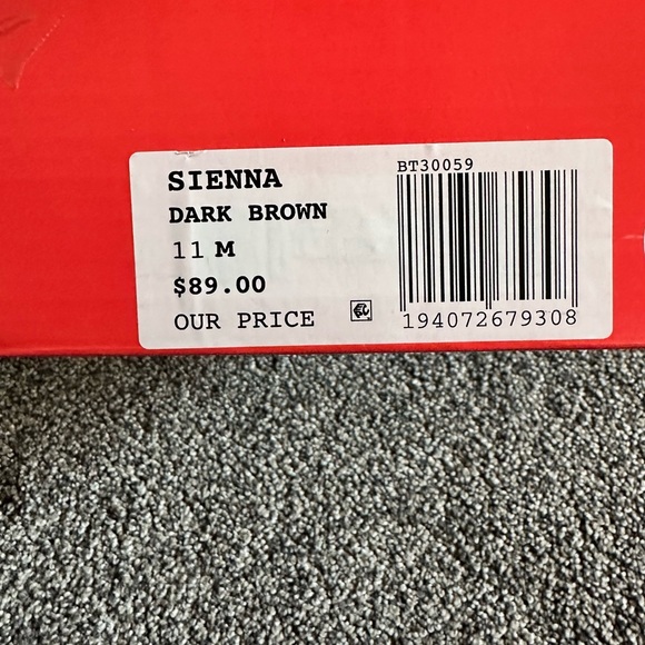 BareTraps Women’s Sienna Stacked Heel Boots Size 11 NWT - Picture 8 of 8